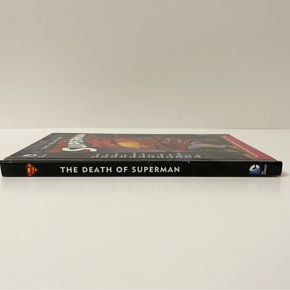 The Death of Superman Graphic Novel DC Comics Book - Picture 7 of 14